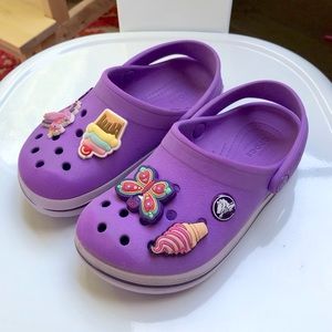 Crocs Purple Size 10 w removable decorative pins